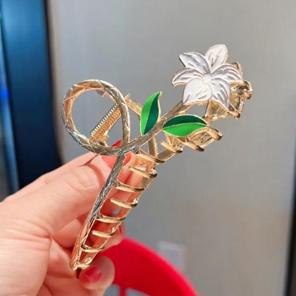 Gold Floral Clutcher Clip