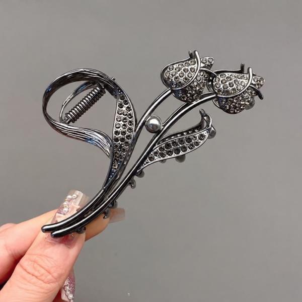 Black Stone Floral Clutcher