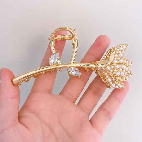 Gold Pearl Flower Clutcher