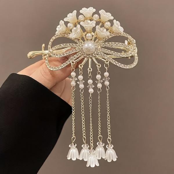 Pearl Floral Back Clip