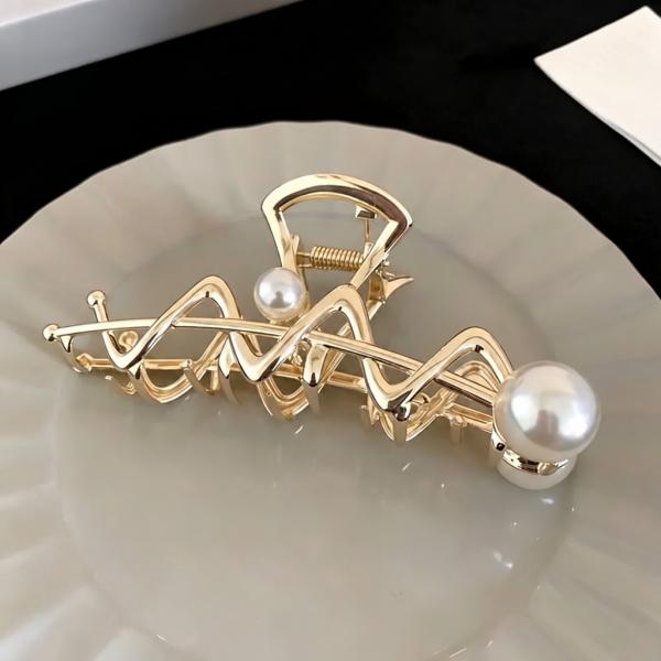 Gold Pearl Wave Clutcher